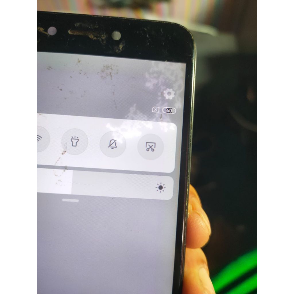 lcd xiomi 4x ORI copotan normal minus cuma ada bercak seperti di Poto..kami jual utuh tanpa mesin ..