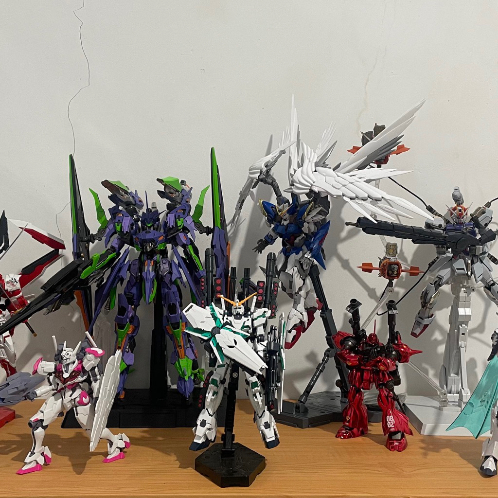 MG JUSTICE GUNDAM BANDAI + MG STRIKE FREEDOM BANDAI