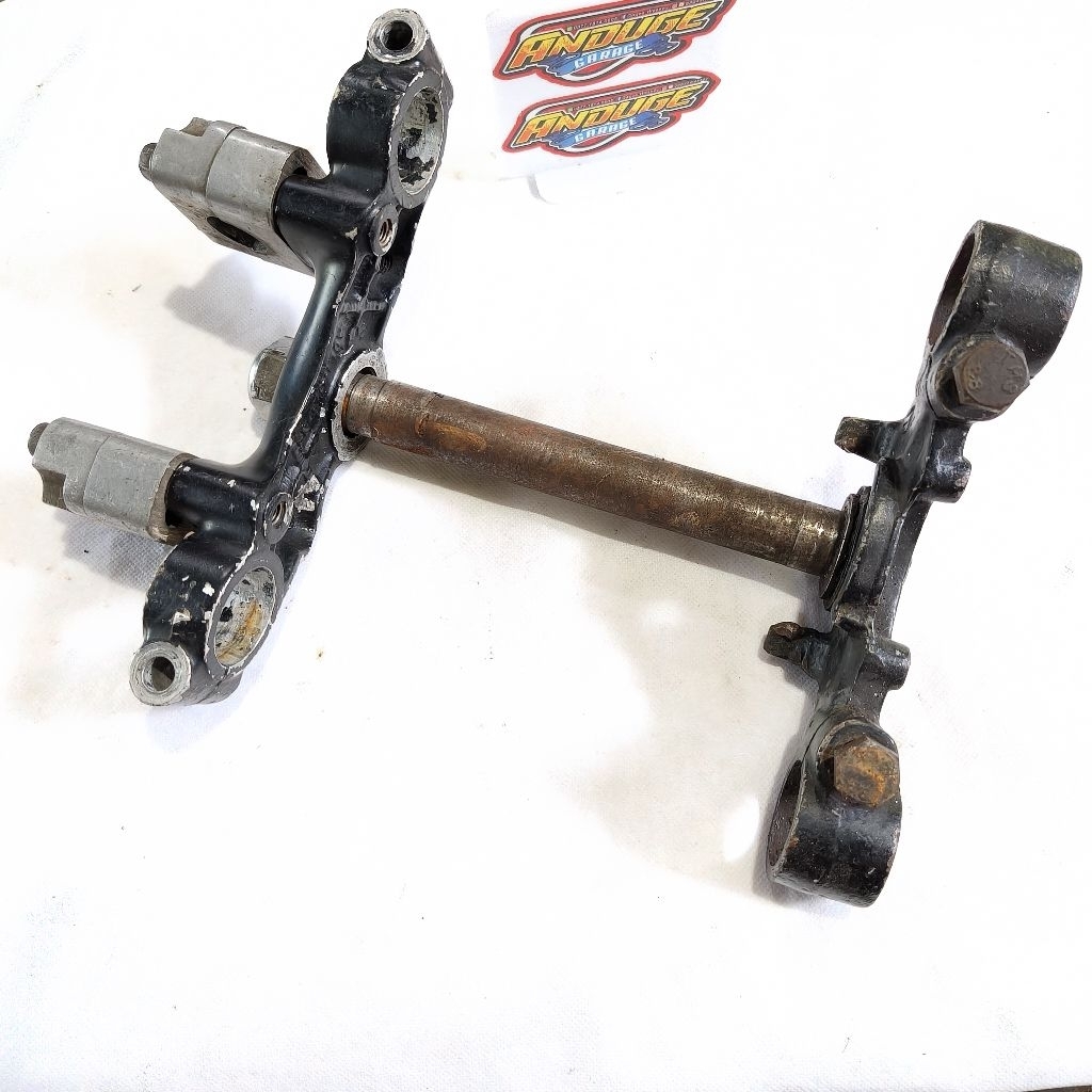 segitiga T atas bawah Suzuki TS 100 TRS PNP cb gl MP Tiger oryginal second bekas