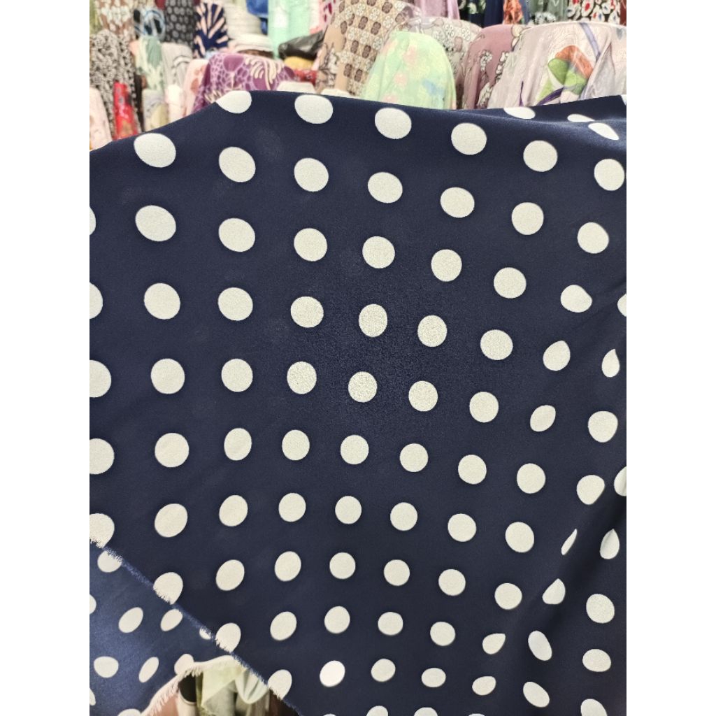 KAIN BAHAN WOLI CREP MOTIF POLKADOT BESAR ELG