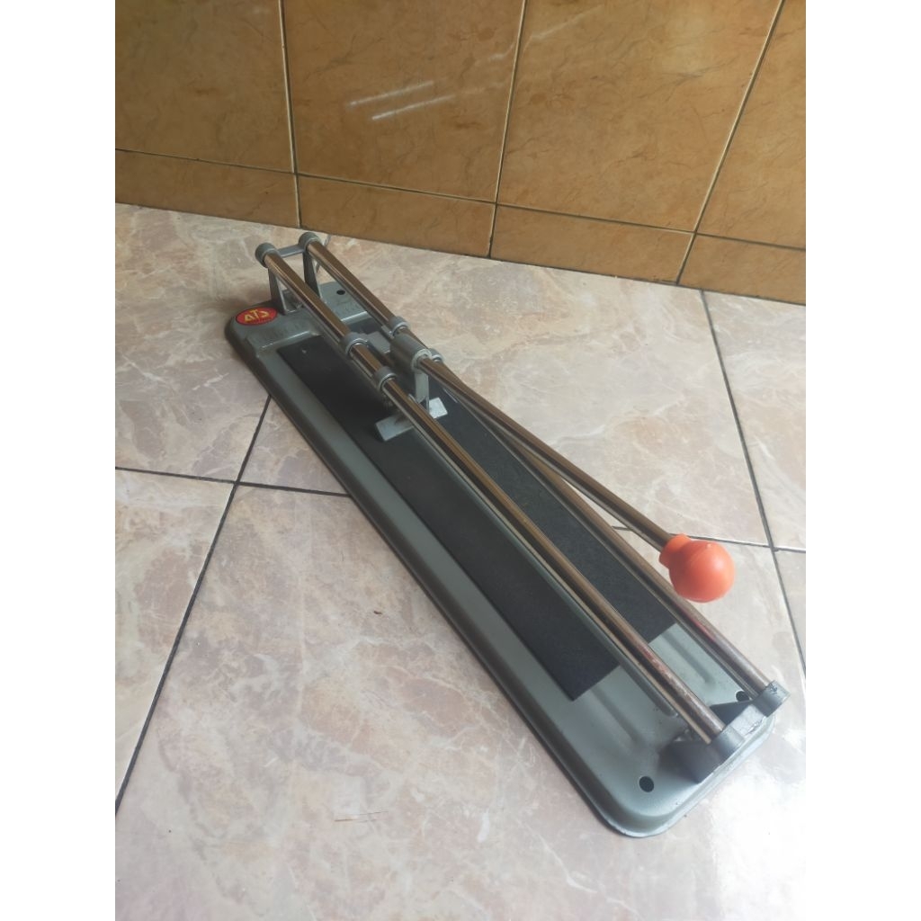 pemotong kramik 40