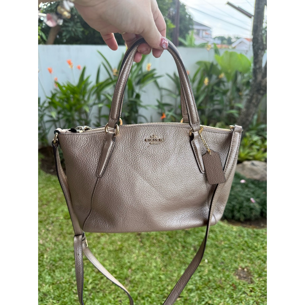 Preloved Tas Coach Mini Kelsey Bag Gold