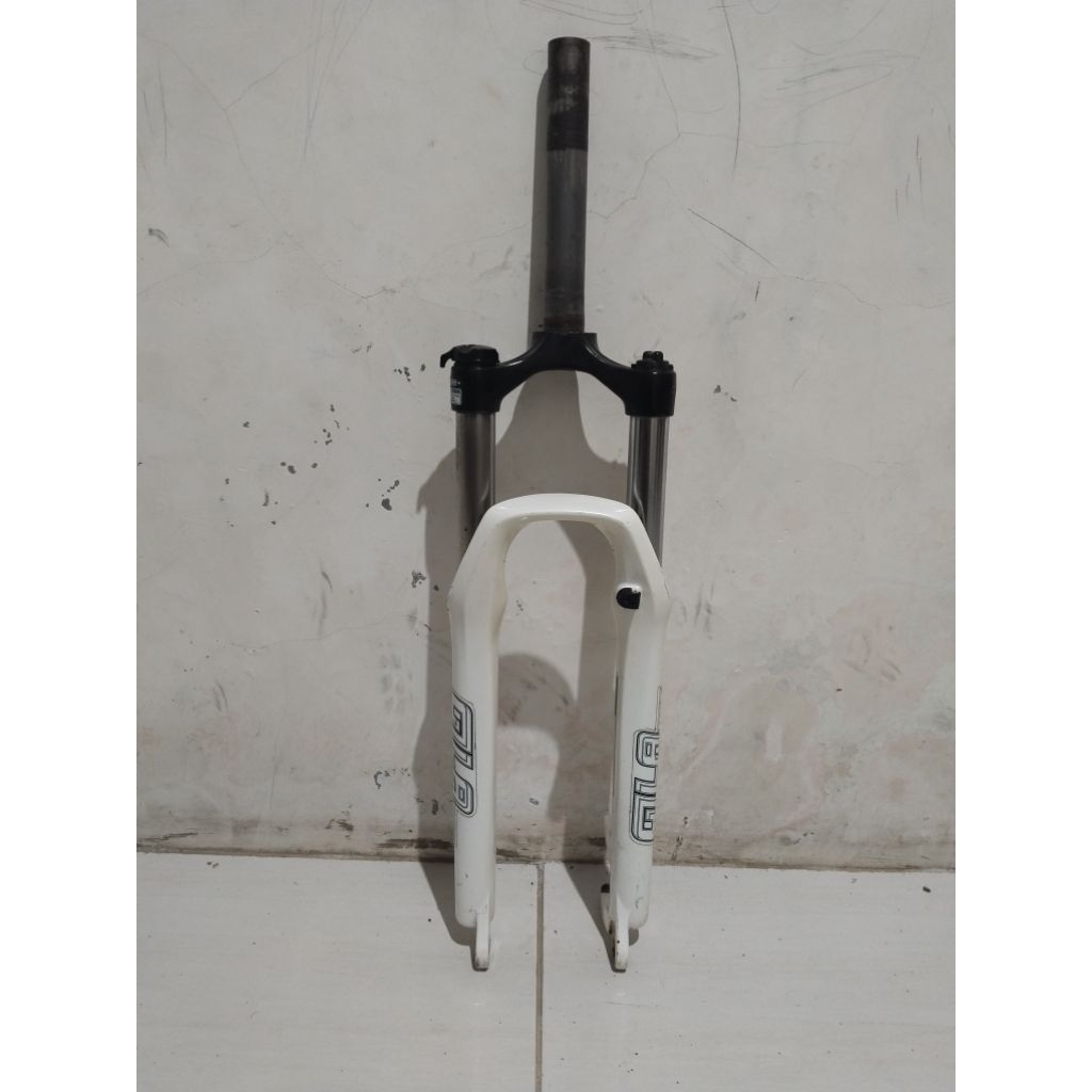fork RST Gila ukuran 26 lock out