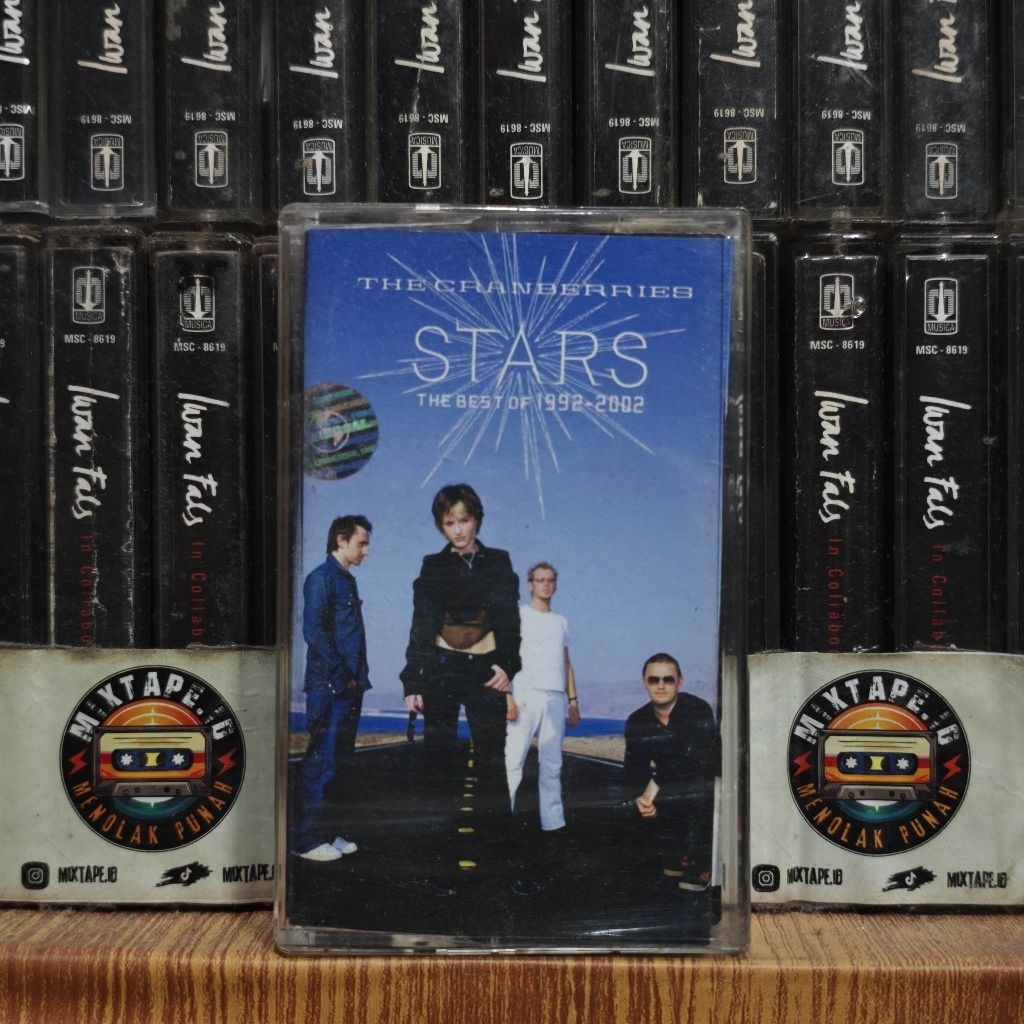 Kaset - The Cranberries - Stars - The Best Of 1992 - 2002 - Kaset Pita - Radio Tape - Radio - Pemuta