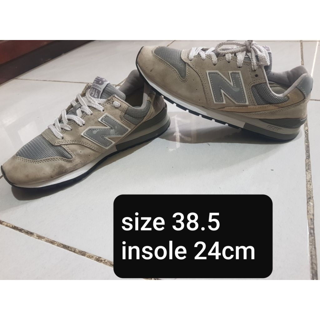 SepatuKasualNB996