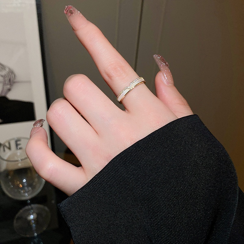 Cincin Wanita Emas Muda Aesthetic Anti Karat dengan Zircon Kristal & Kerang Imitasi