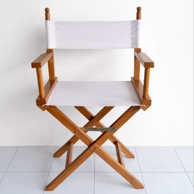 Kursi sutradara plus sablon