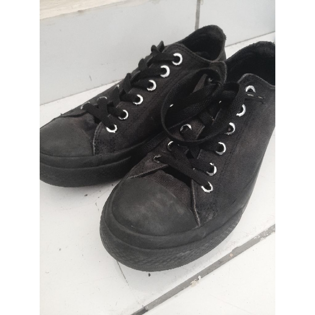 sepatu hitam sekolah ventela