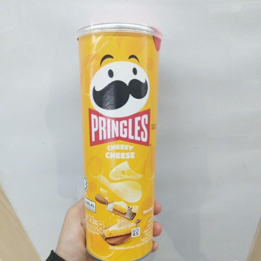 Snack Ciki Potato Pringles Rasa Cheese kemasan 102gram