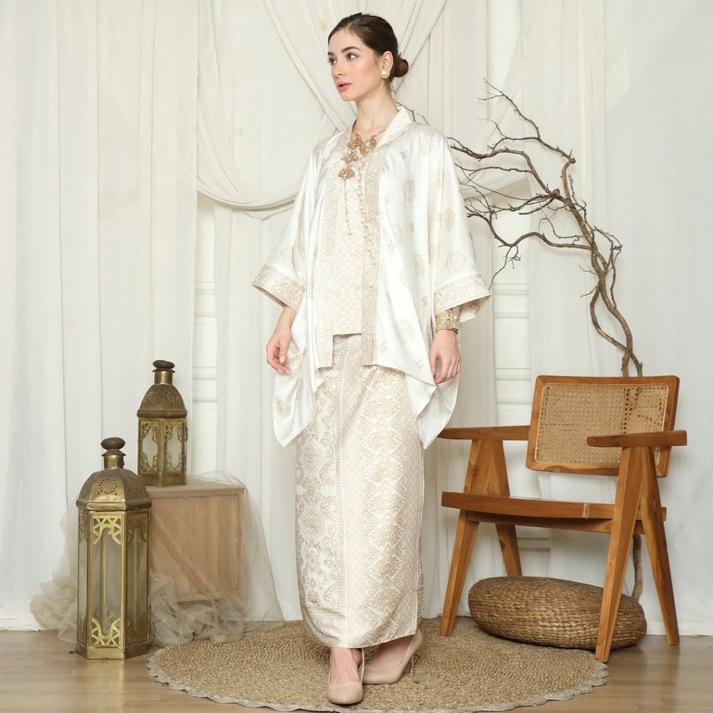 Kebaya Putih | Kebaya White Gold | Kebaya Premium | Kebaya Wisuda | Kebaya Modern | Kebaya Wanita | 