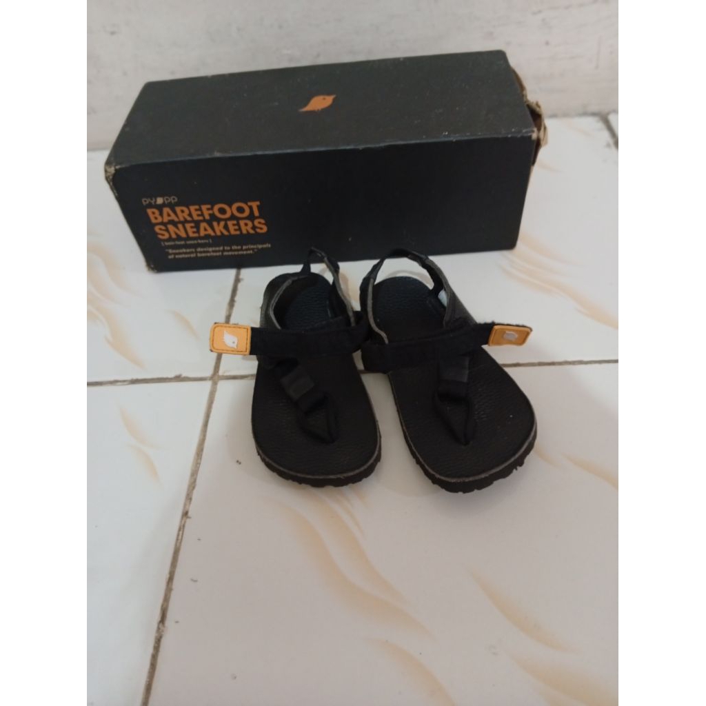 PYOPP Tapak barefoot flip flops - Black PRELOVED