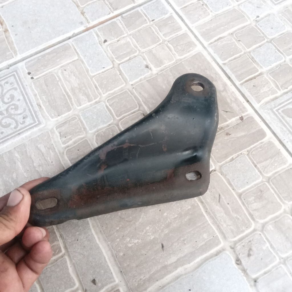 braket gantungan knalpot honda astrea 800 astrea star c700 c800 ori