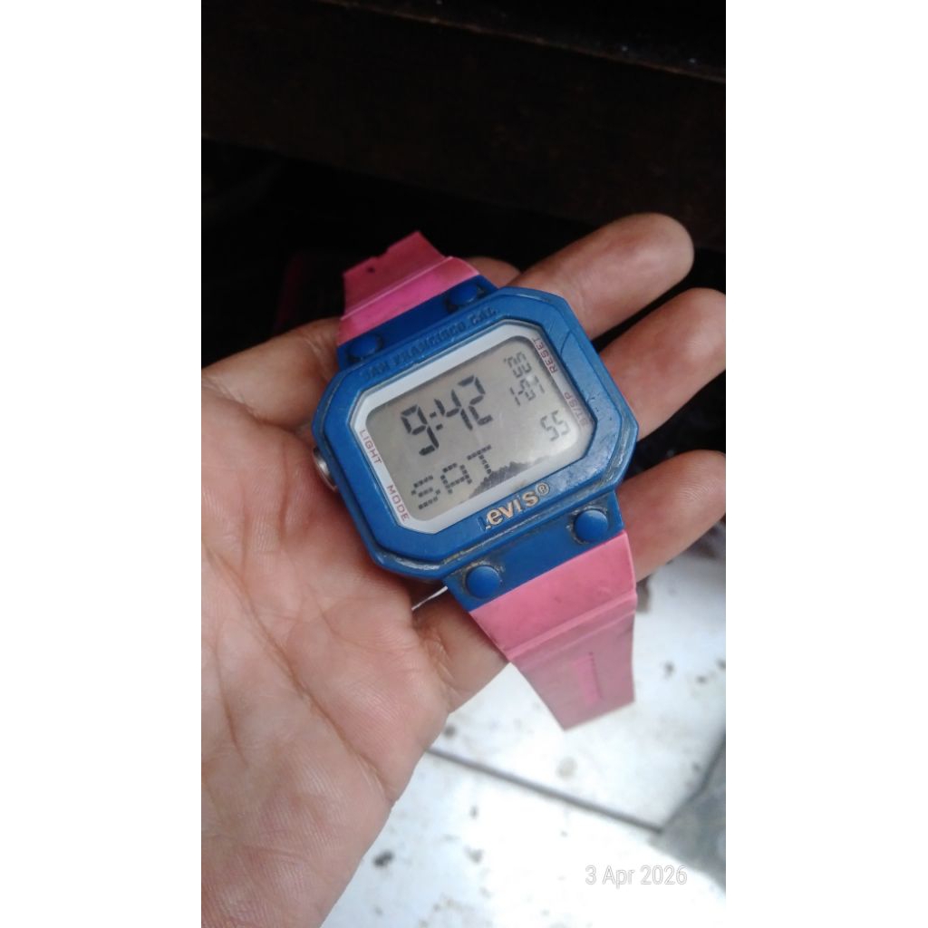 Jam digital vintage Levi's original bekas