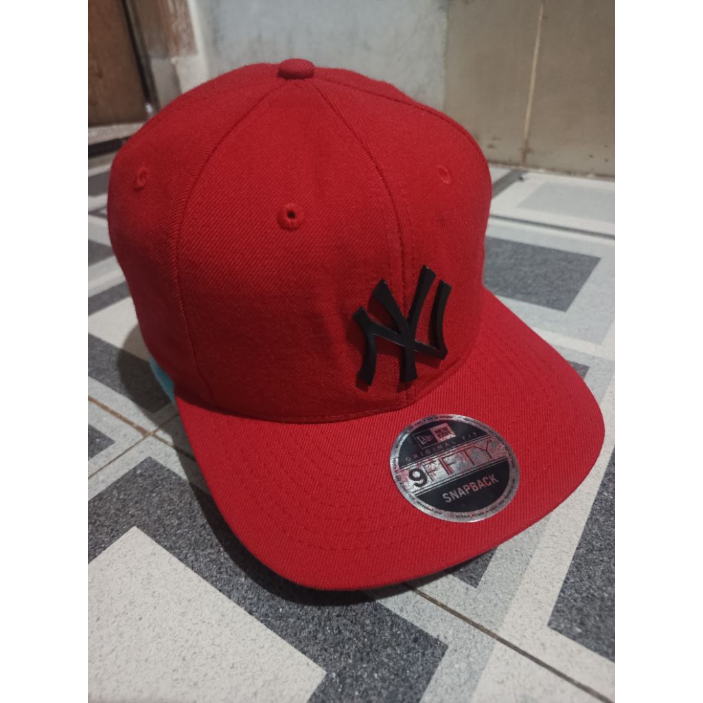 Topi New Era 9FIFTY NY Yankees Logo Besi Metal Badge Original Red Merah