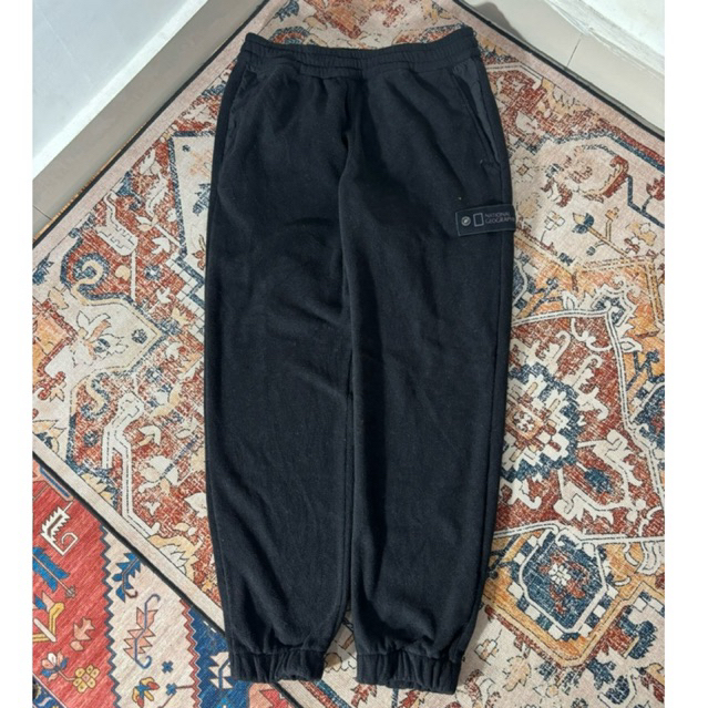 CELANA JOGGER NATIONAL GEOGRAPHIC HITAM