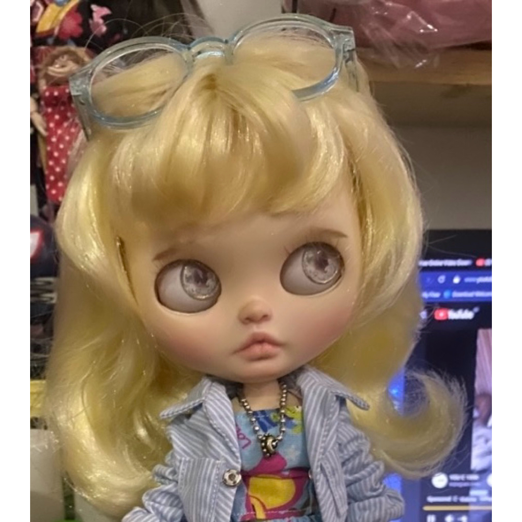 Blythe doll blonde