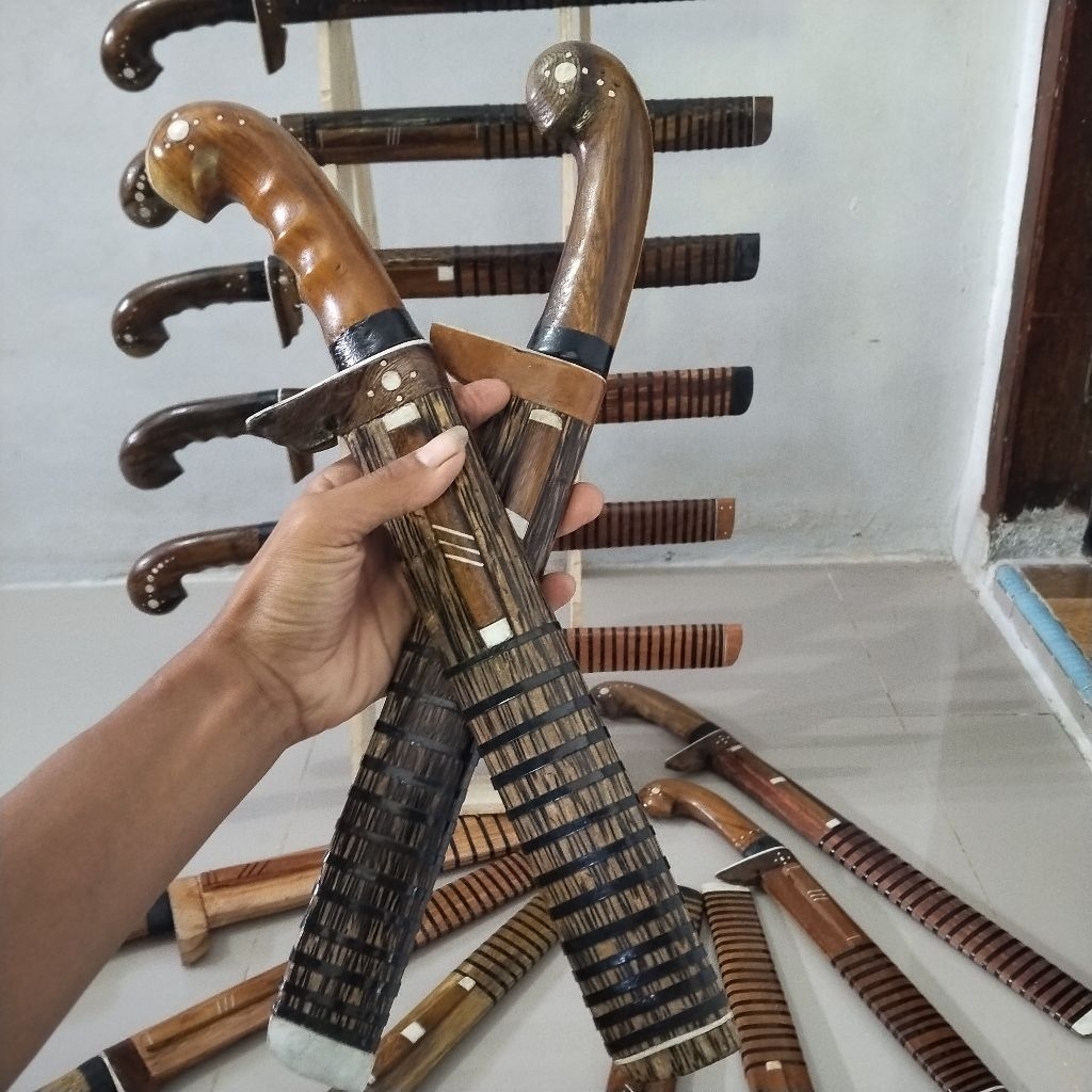 golok bahan baja per mobil