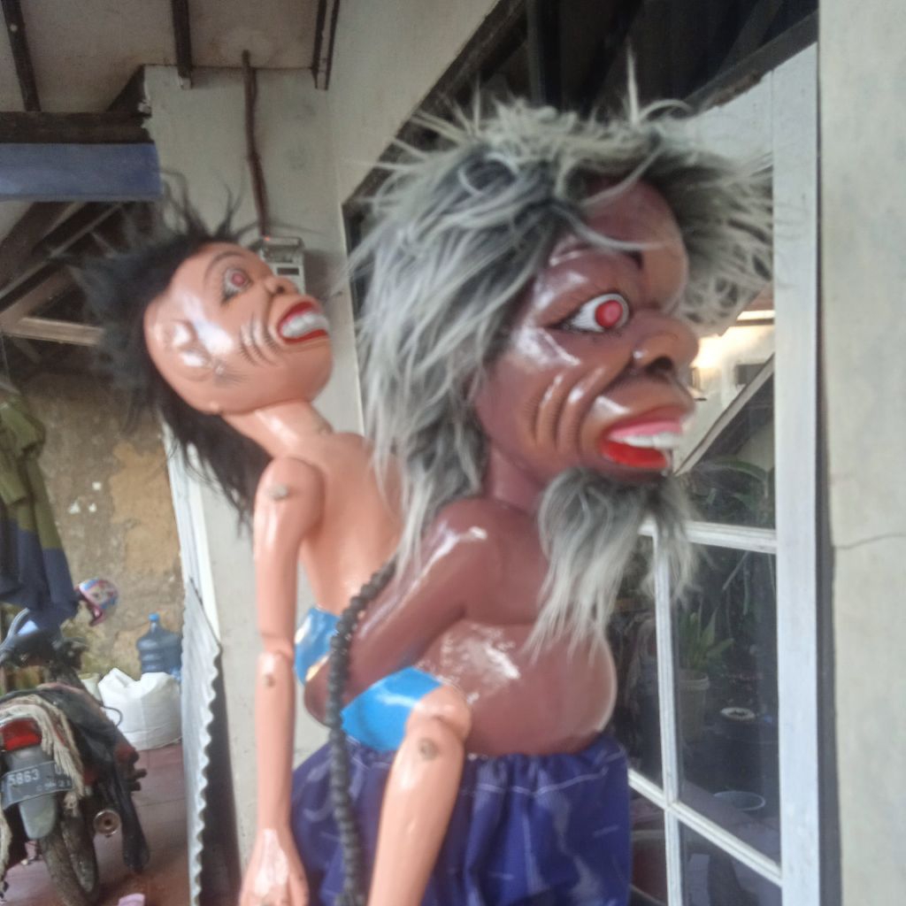 wayang golek buta gendong