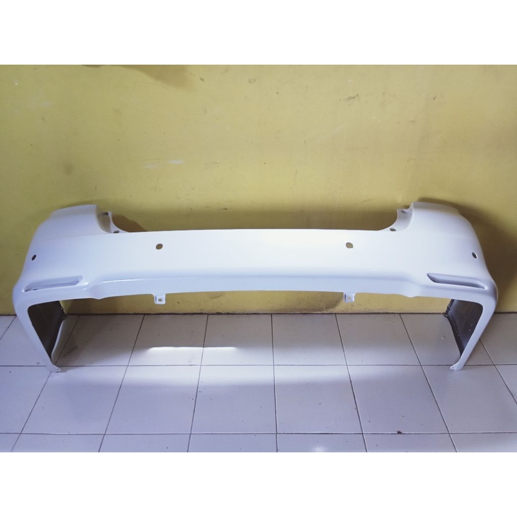 Bemper belakang Toyota Innova 2012-2015.