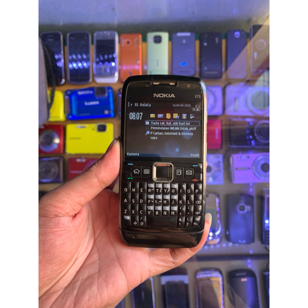 Handphone Nokia E71 Black Second-Bekas