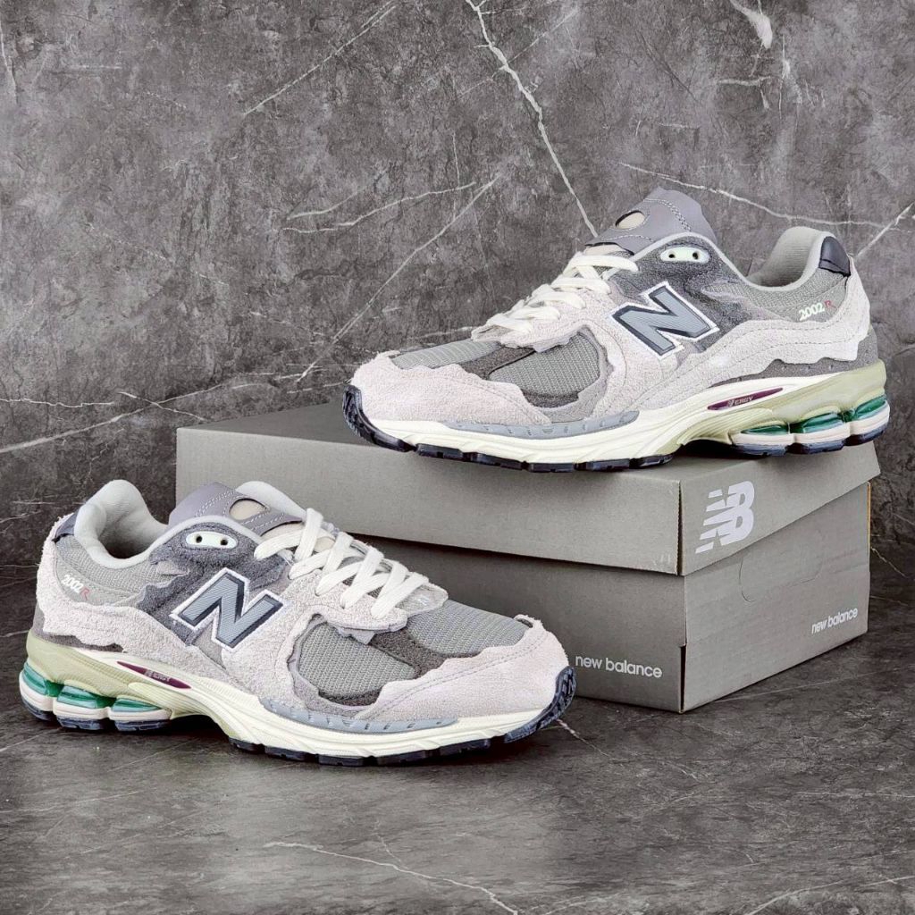 Sepatu Pria 2002R Protection Pack Rain Cloud