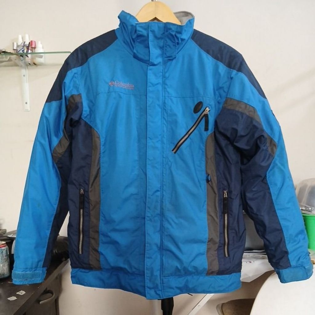 Jacket outdoor windbreaker super tebal warna biru logo bordir COLUMBIA second Original size L ld 108
