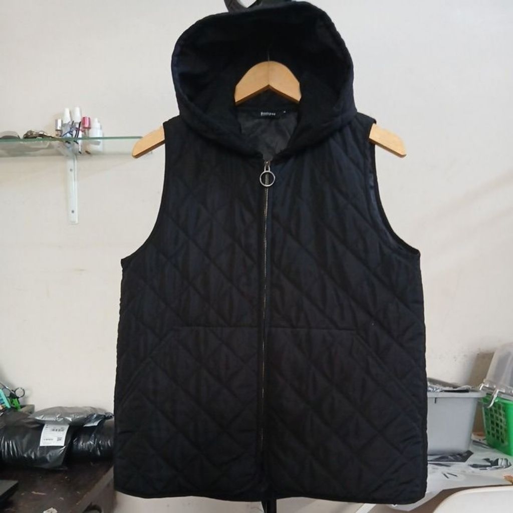 Rompi Vest berhoodie permanen motif kotak warna hitam pekat BONISPAX second Original size M-L ld 105