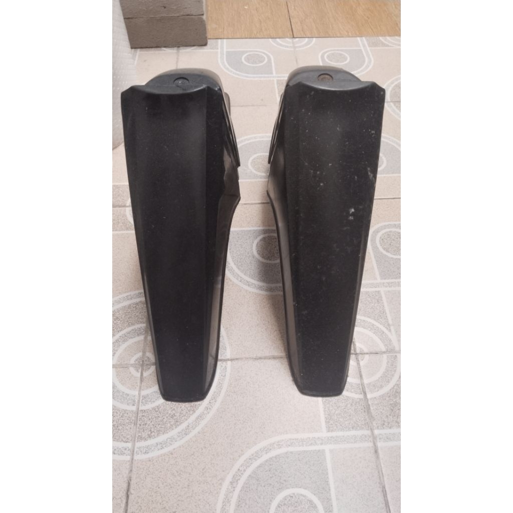 Slebor Spakbor Suzuki Crystal depan