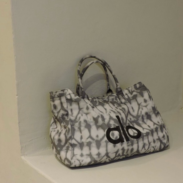 READY STOCK - ALO TIE DYE TOTE BAG 100% ORIGINAL
