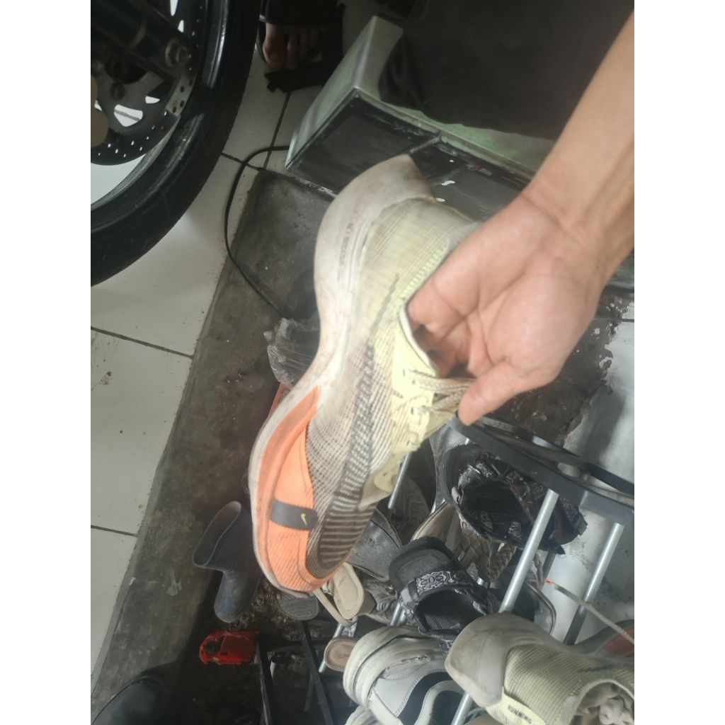 SEPATU SPORT ZOOM X NIKE
