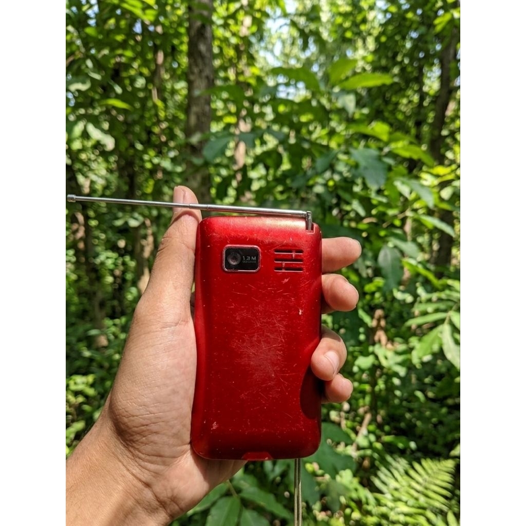 HP JADUL CROSS D1T  TV ANALOG (LCD NODA GARIS TIPIS) UNIT TANPA BATERAI GARANSI MESIN HIDUP.