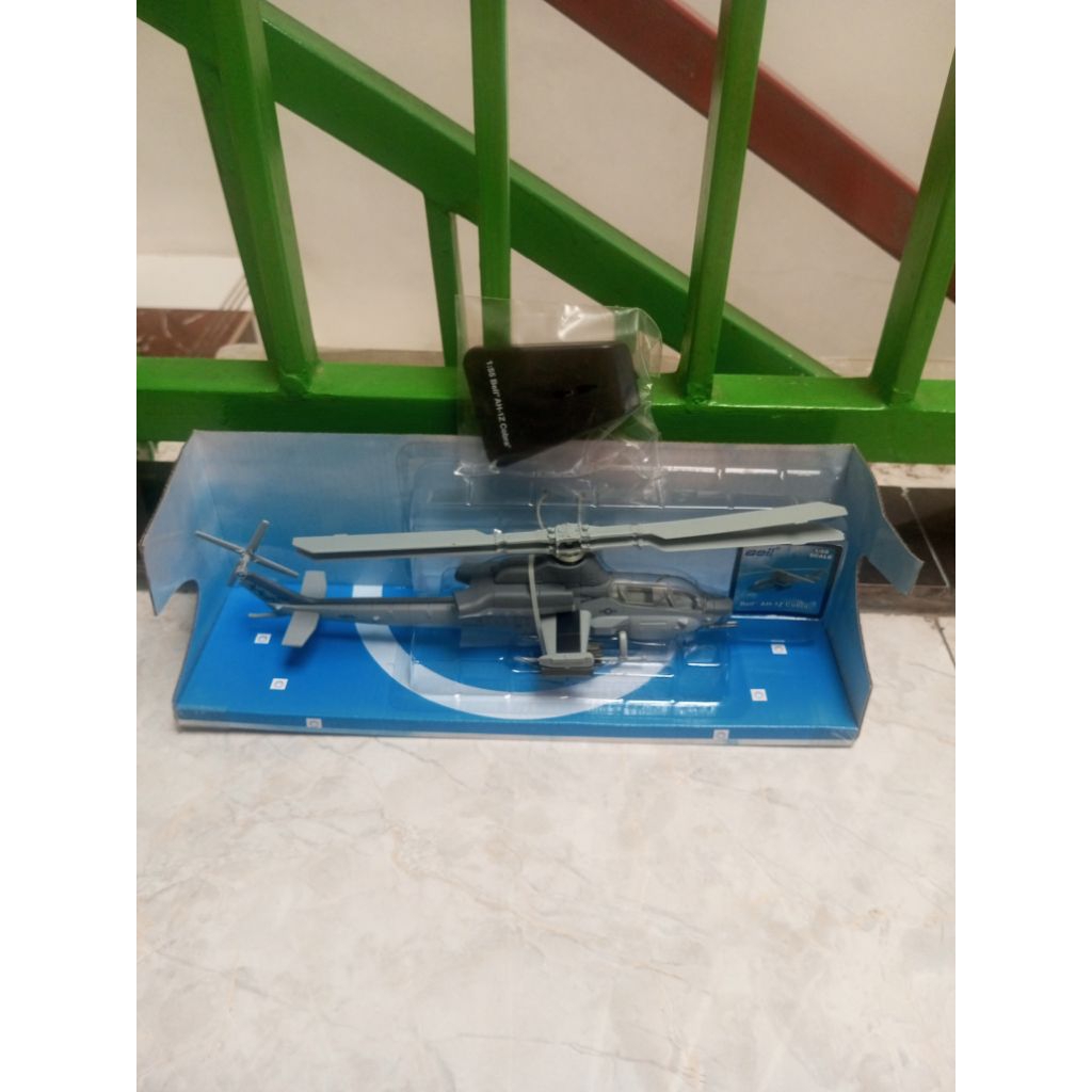Diecast Miniatur Pesawat Tempur Helikopter Helicopter Bell AH-1Z Cobra Newray 1:55 Original