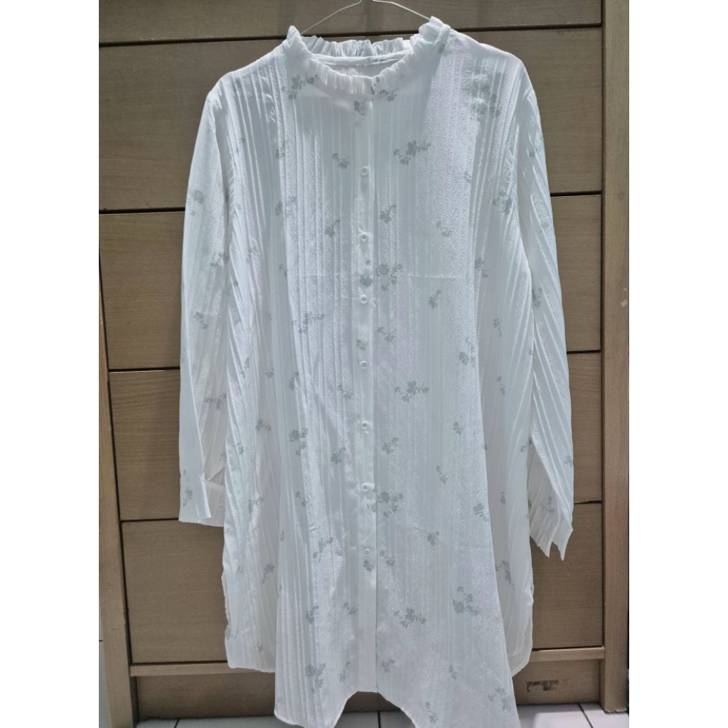 [PRELOVED] Atasan Tunik Putih Motif Bunga