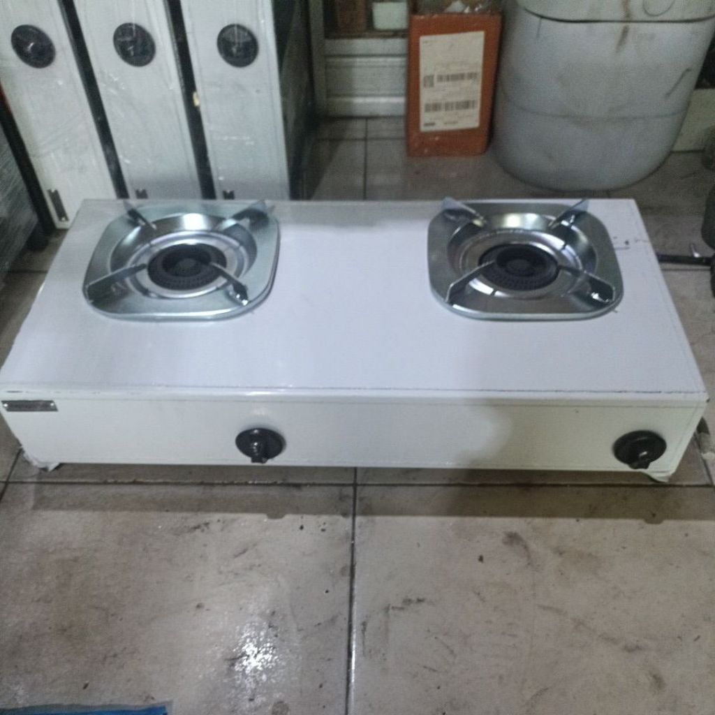 Kompor jos dua tungku