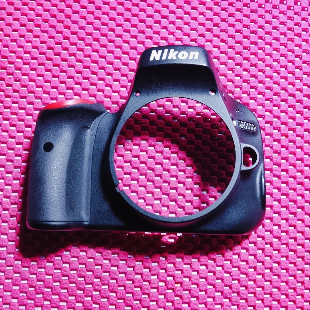 Front Cover Body depan Nikon D5100