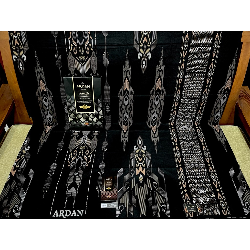 SARUNG ARDAN FAMILY BLACK SERIES GOLD BY KETJUBUNG ARDAN FAMILY BRILIANT