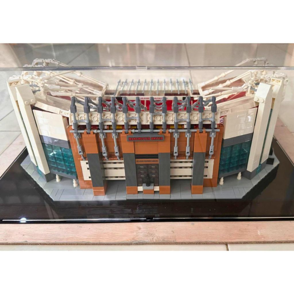 Build Acrylic - Display Box Acrylic untuk LEGO Icons 10272 Old Trafford Manchester United