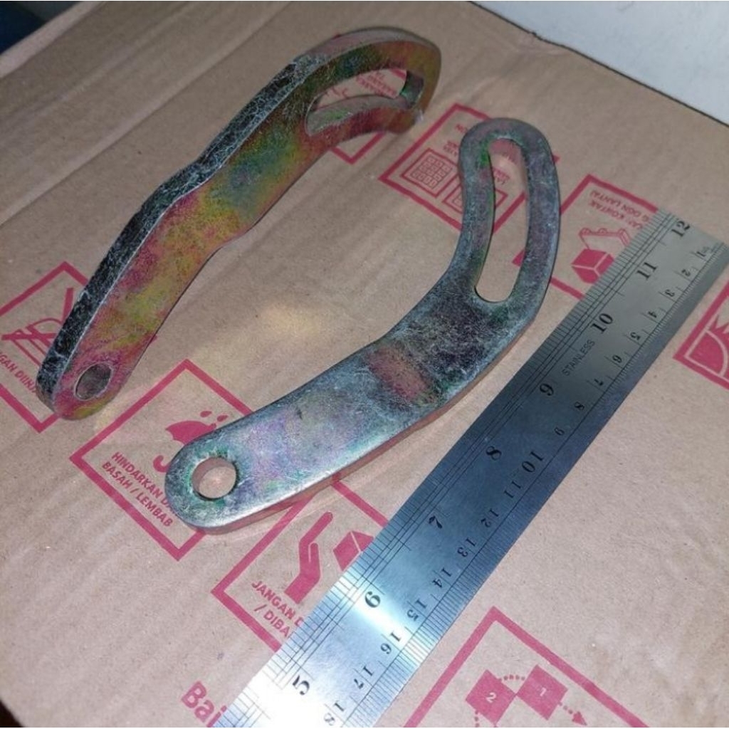 Breket plat stelan Dinamo AlternatorTOYOTA KIJANG 7K
ORIGINAL.