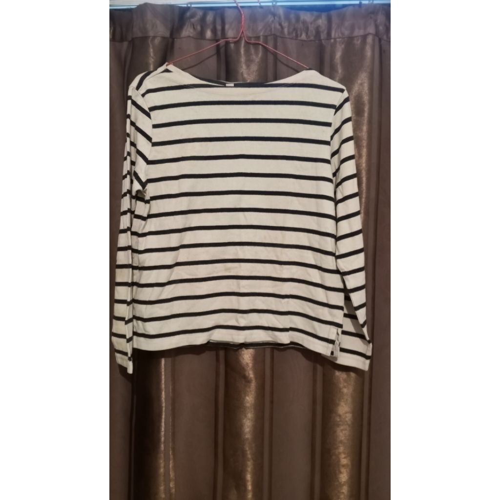 preloved atasan UNIQLO stripe top long sleeve size S ( ada deffect)