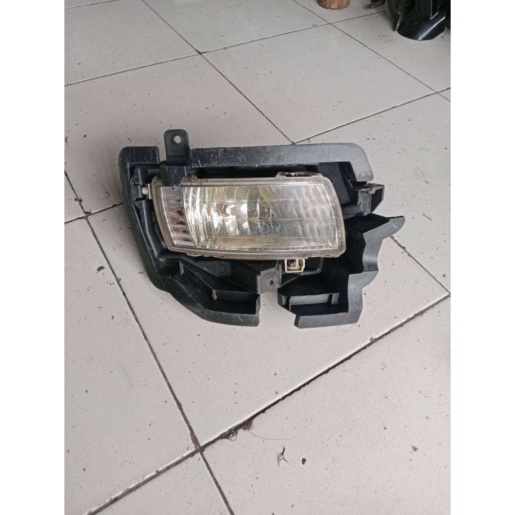 cover set lampu foglamp kanan Innova 2005 2008 bekas original