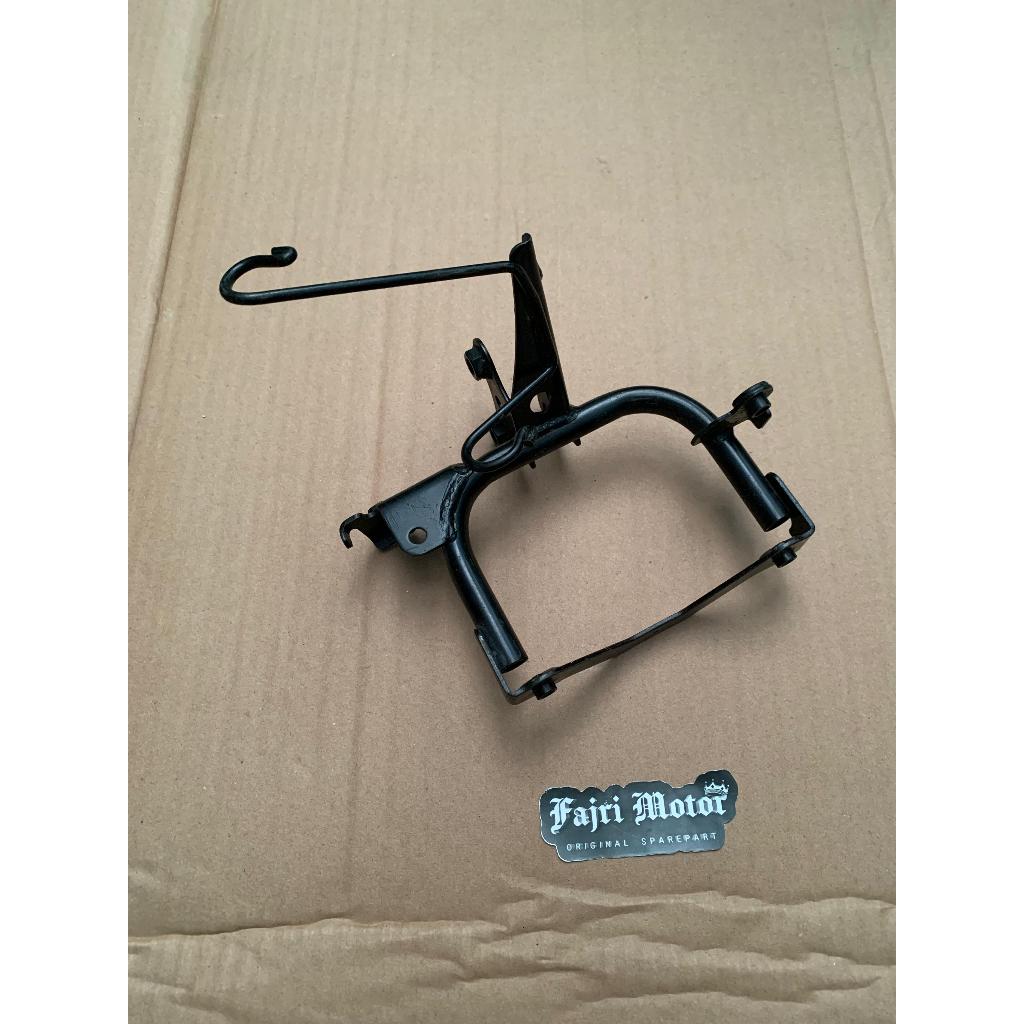 Breket Besi Dudukan Lampu Depan Scoopy Donat K93 Original