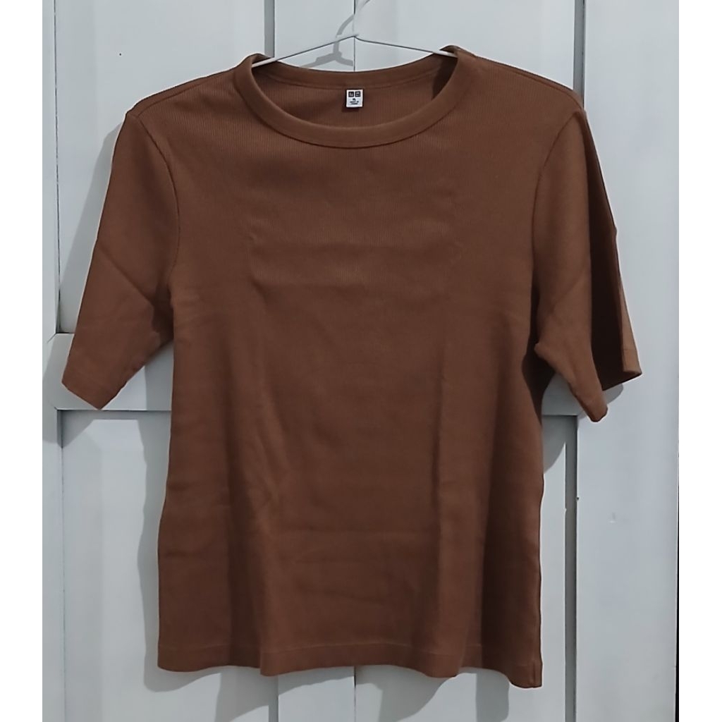BAJU ATASAN WANITA UNIQLO