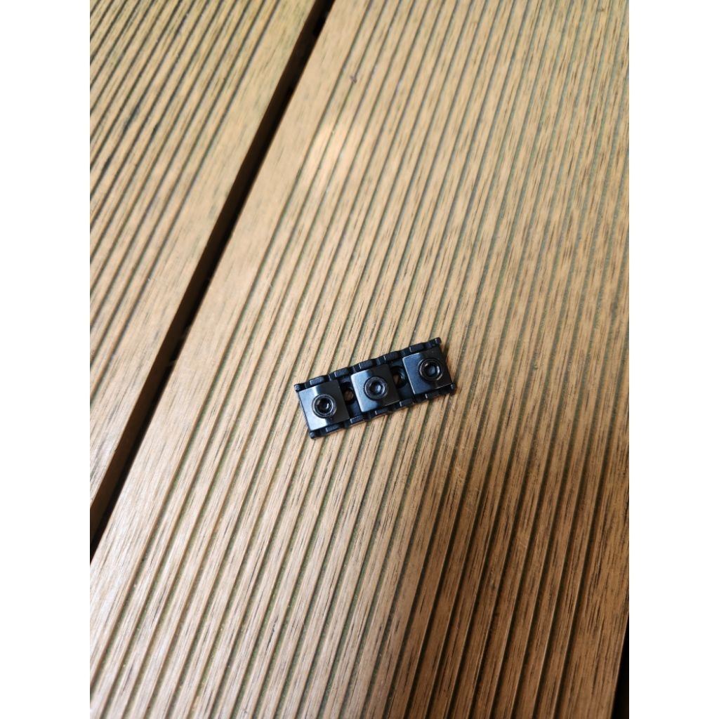 Locking Nut Tremolo Gitar Updown 43mm Hitam Black BH43