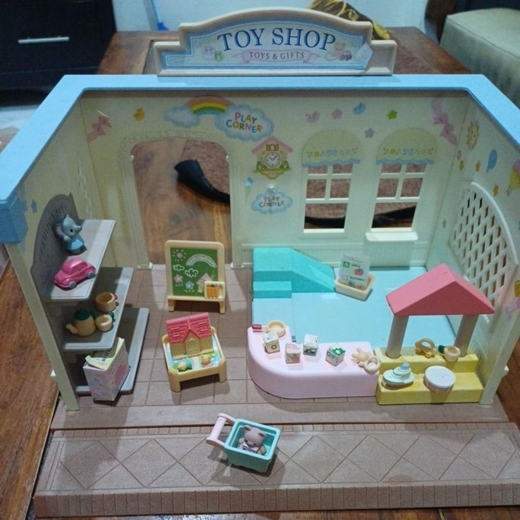Sylvanian Families Toy Shop preloved minus