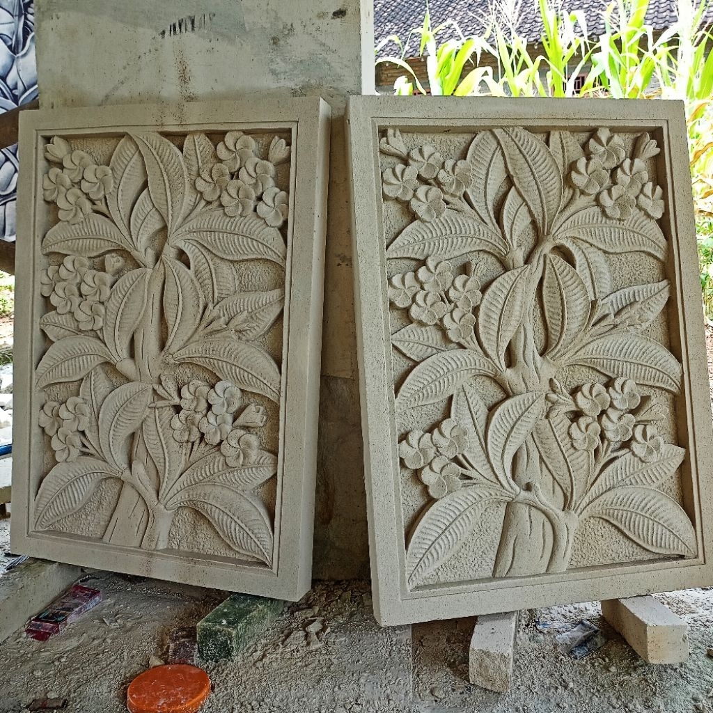 relief ukir batu alam motif bunga kamboja