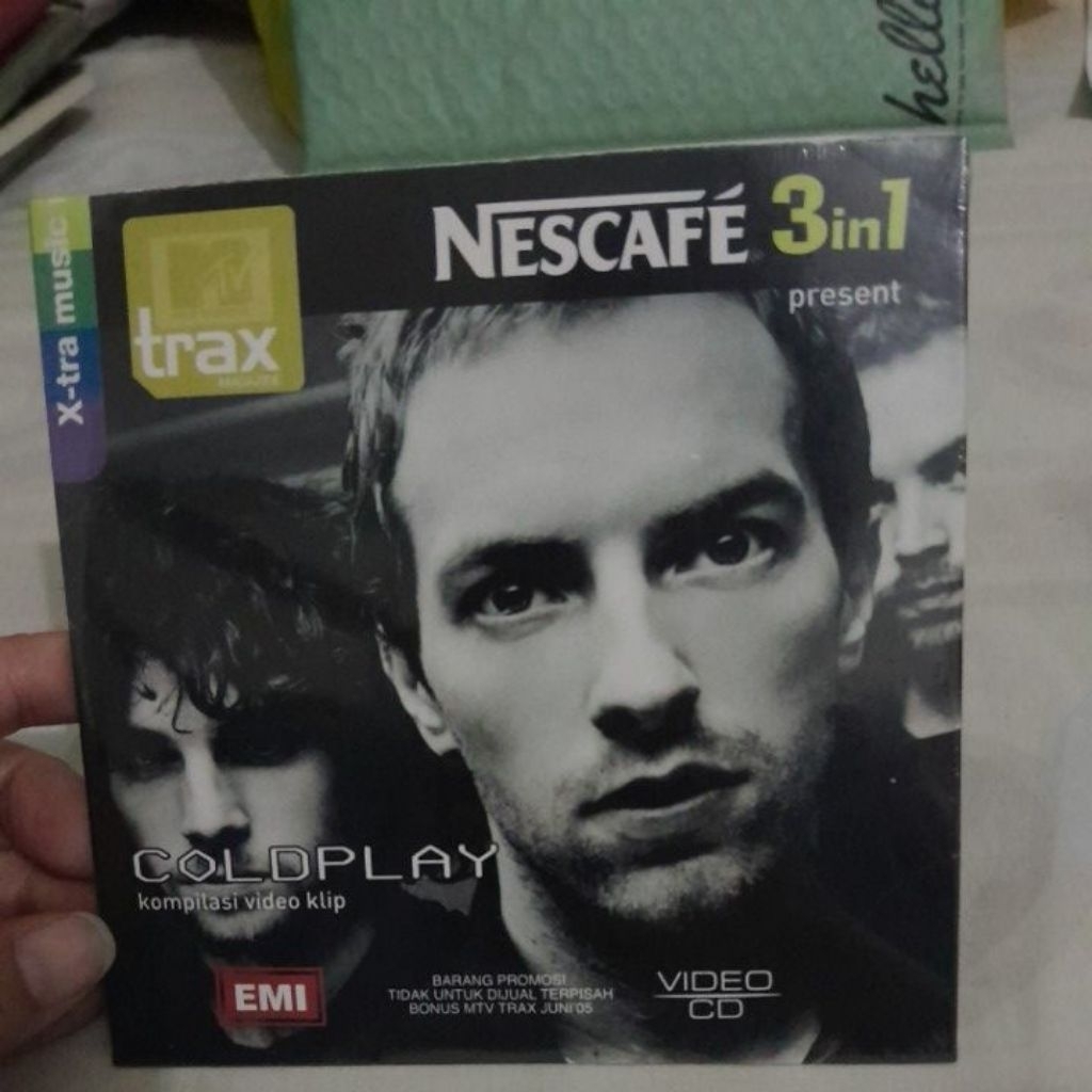 [harap baca deskripsi/chat] VCD Kompilasi video klip Coldplay Segel bonus majalah MTV trax