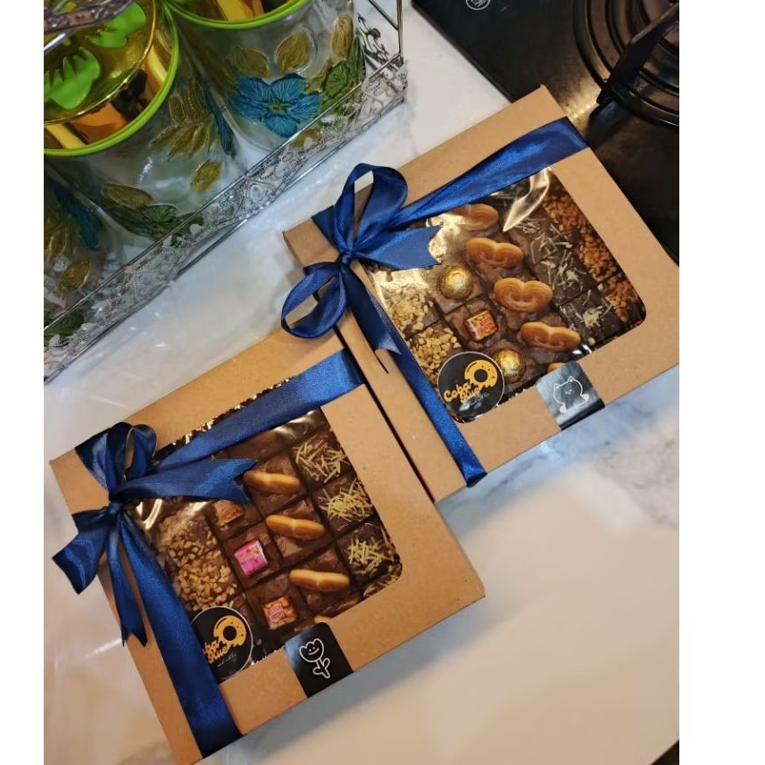Fudgy Brownies Premium Uk. 20x20