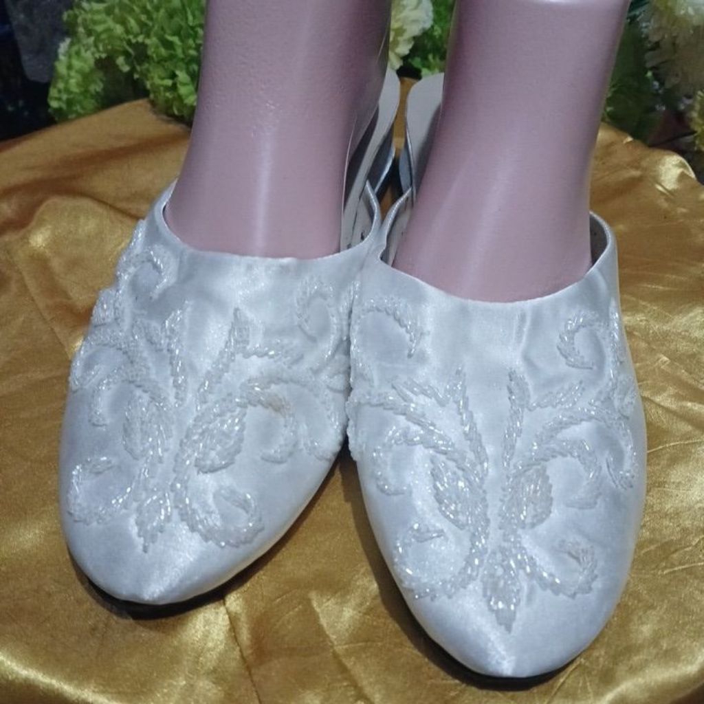 Selop Pengantin Putih/perak Pria atau Wanita