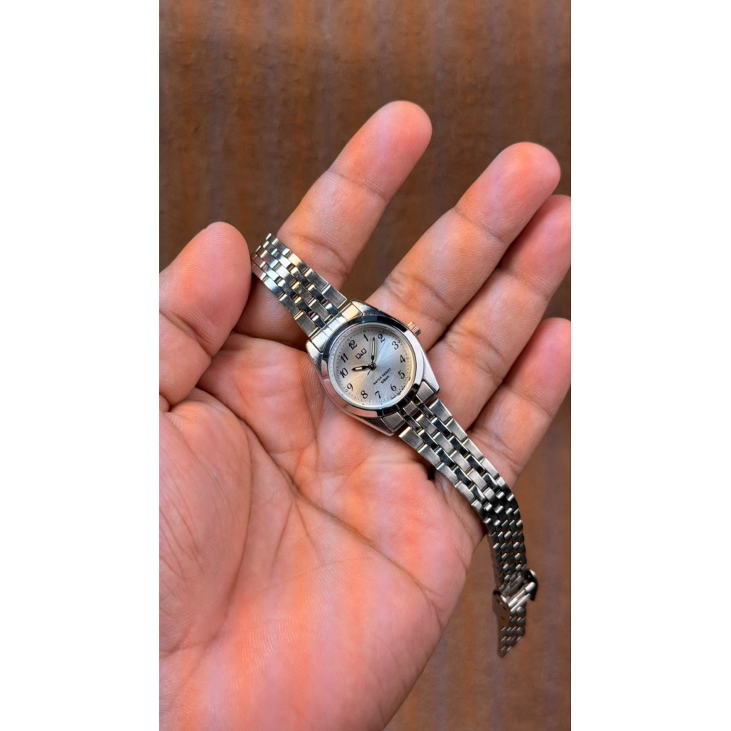 JAM TANGAN WANITA QQ ORIGINAL NUMERIC DIAL QUARTZ