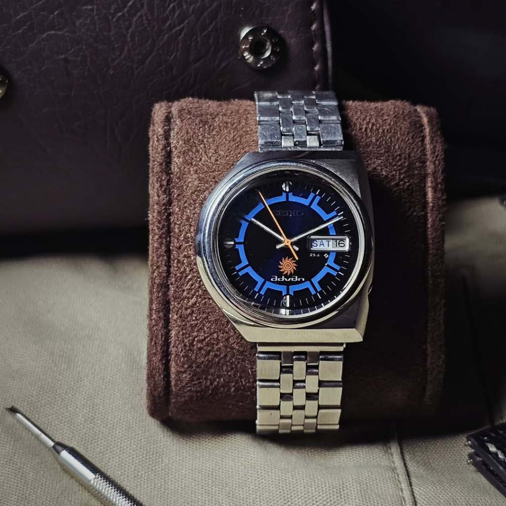 Vintage RARE 1970s Seiko Advan Asymmetric Case Blue Dial